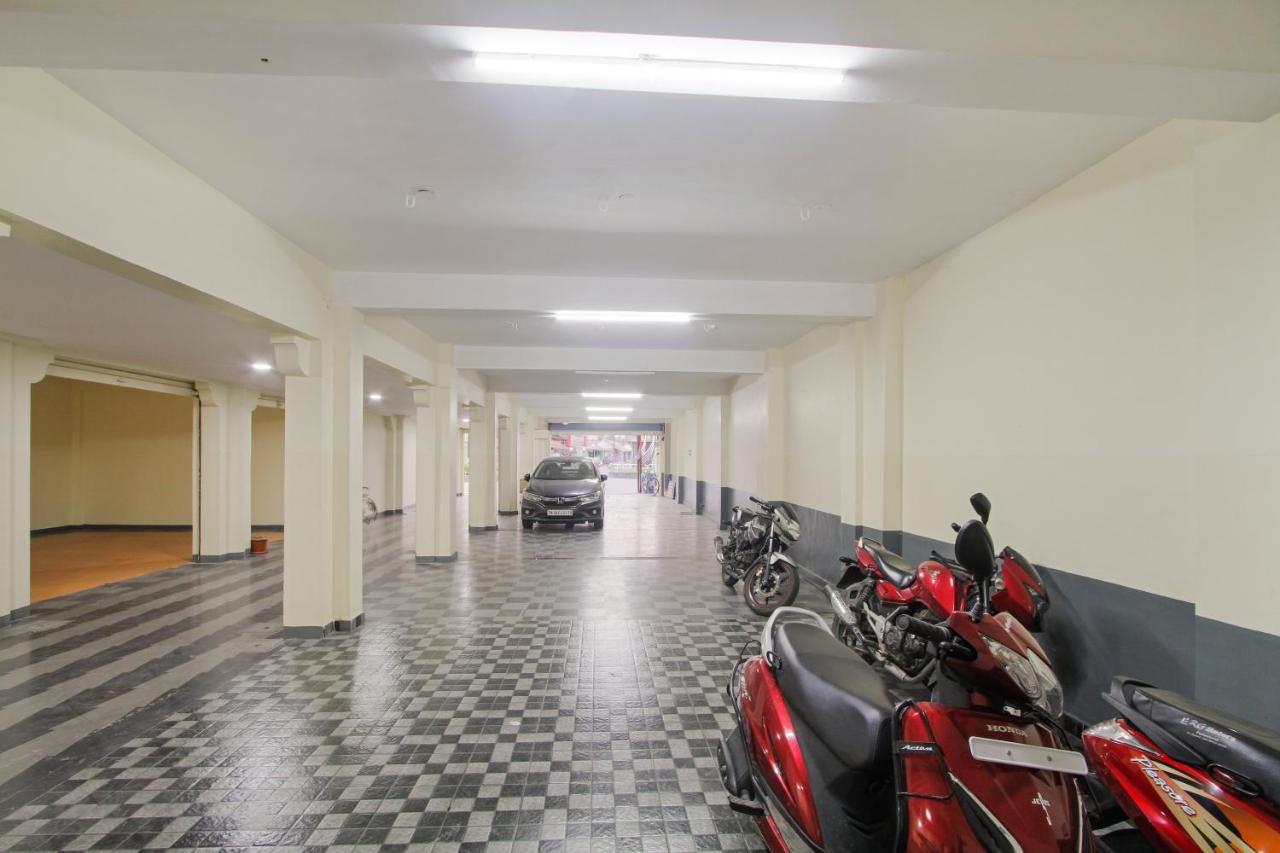 Oyo 60708 Jaya Krishna Mansion Hotell Vellore Eksteriør bilde